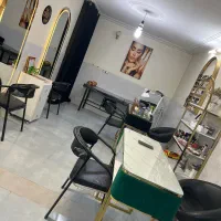 ناخن کار و مژه کار