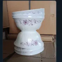 کاسه آبگوشت نو هنوز از بسته بندی باز نشده آک