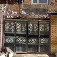 درب آهنی و چوبی و حفاظ شاخ گوزنی