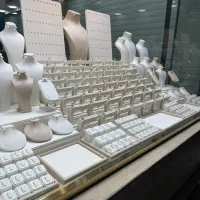 نیرو خانم و اقا کارگاه ویترین طلا