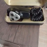 یک عدد ریش تراش
