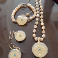 سرویس طلا. جواهرات. زیورآلات.