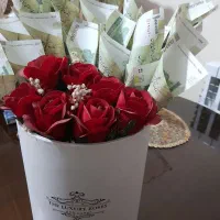تعدادی کفش ،لباس.گل