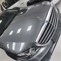 بنز E300 لوکس‌ترین سدان سقف پانوراما، پلاک منطقه‌