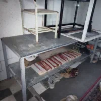 میز بزرگ کار و میز ۱*۱ و ویترین ۵/*۱/۵