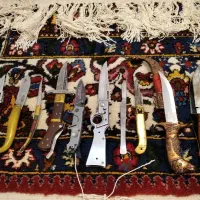تعدادی چاقو فروشی