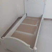 تخت نوجوان