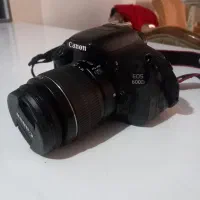 دوربین ۶۰۰ دی کنون