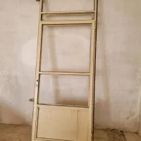 درب آهنی با چارچوب