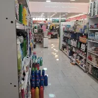 نیروی کار آقا برای کار در تره بار غرفه شوینده