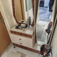 میز لوازم آرایشی یاپاتختی یک سری لوازم منزل