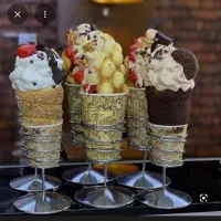 استخدام بستنی زن ماهر و خوش برخورد