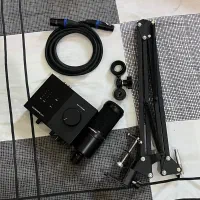 میکروفون استدیویی، کارت صدا، پایه میکروفون رومیزی