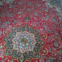 یه فرش 12متری یه9متری یه 6متری ویه دست مبل
