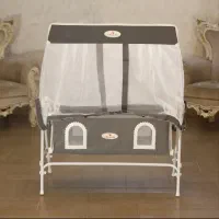 تخت کنار مادر و گهواره
