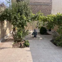خانه-ویلایی-دو-نبش-در-خیابان-کوهسار-غربی