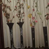 چهارتا گل با گلدان و دو عدد پادری