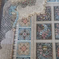 فرش ۹ متری ۷۰۰ شانه طرح مانلی زمینه طوسی نقره ای