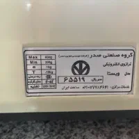 ترازوی دیجیتال و کالباس بر