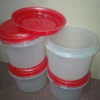 قوطی یک کیلو ی و شیشه و تنگ ماهی