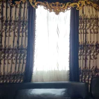 پرده همراه با کتیبه
