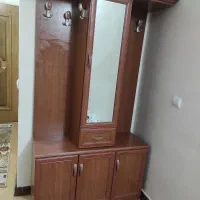 جاکفشی و کمد آینه دار