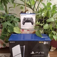 ps5 اسلیم دیجیتال دو دسته یه ترا در حد نو