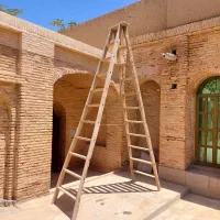 نبردبان چوبی ۴ متری در حد نو