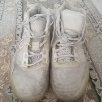 یک جفت کفش نایک والیبال