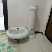 دو عدد روشویی با پایه