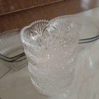 تعدادی ظرف استفاده نشده