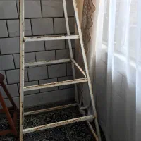 چهارپایه آهنی