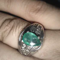 تعدادی انگشتر و رکاب خالی