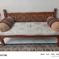 یک عدد تخت سنتی در حد نو