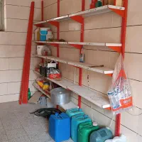 تعدادی قفسه و پایه دیواری قفسه