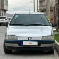 پژو نقره‌ای با قطعات