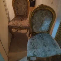 دو تا صندلی کاکرده فقط یکم اسیب دیده