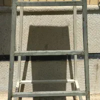 چهارپایه آهنی در حد نو