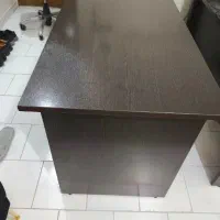 میز تحریر و کامپیوتر