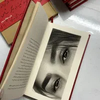 نقاشی چشم ها داخل کتاب عاشقانه