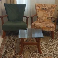 دو عدد مبل یکنفره به همراه میز عسلی