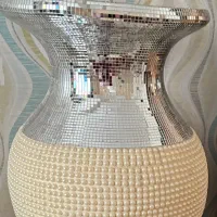 گلدان کنار سالنی