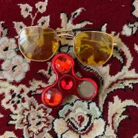 عینک و اسپینر