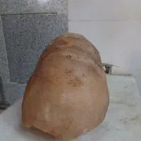 عقیق خرمائی یک تیکه ۱۲ کیلوئی