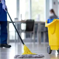 نیروی خدماتی نظافتچی