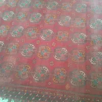 یک فرش قدیمی فروشی است