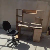 میز کامپیوتر و کتابخانه