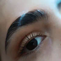 صورتت رو زیباتر کن(مدل برای لمینیت ابرو و مژه)