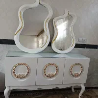 میز تلویزیون و آینه کنسول