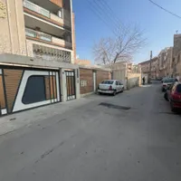خانه کلنگی دو نبش در یکی از بهترین خیابان‌های شهر